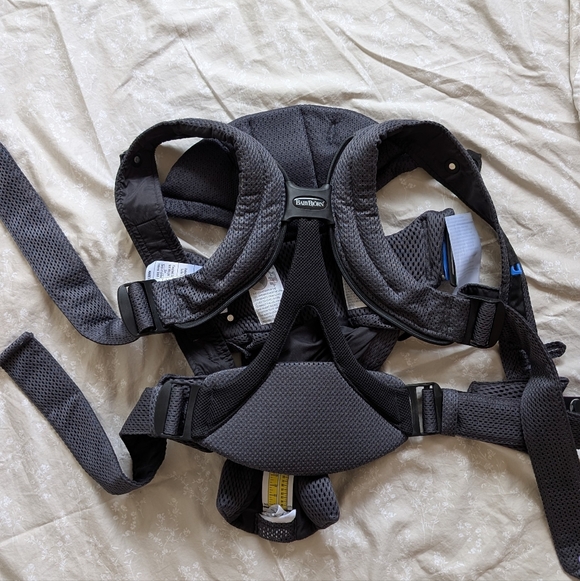 Baby Bjorn Free Carrier - Picture 2 of 3